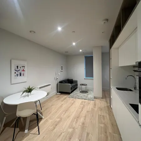 London Heathrow Airport Apartment Voyager House Terminal 12345 - Ev Electric And Parking Available! Hillingdon Exterior photo
