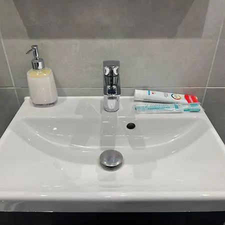 London Heathrow Airport Apartment Voyager House Terminal 12345 - Ev Electric And Parking Available! Hillingdon Exterior photo