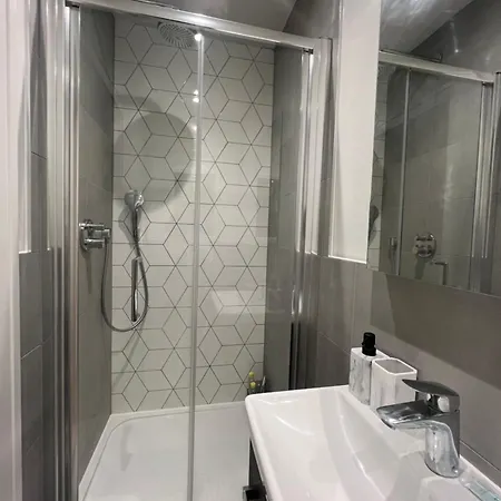 London Heathrow Airport Apartment Voyager House Terminal 12345 - Ev Electric And Parking Available! Hillingdon Exterior photo
