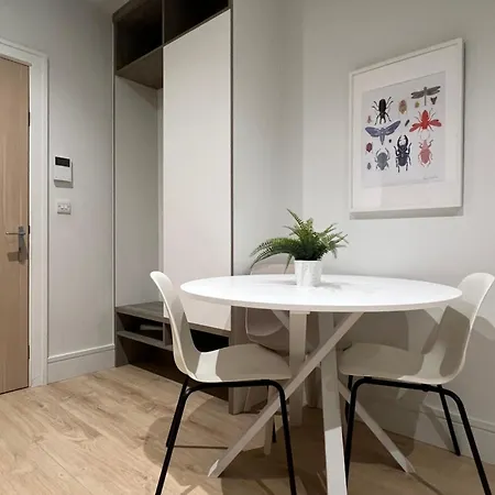London Heathrow Airport Apartment Voyager House Terminal 12345 - Ev Electric And Parking Available! Hillingdon Exterior photo