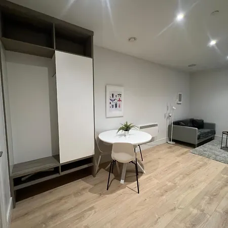 London Heathrow Airport Apartment Voyager House Terminal 12345 - Ev Electric And Parking Available! Hillingdon Exterior photo