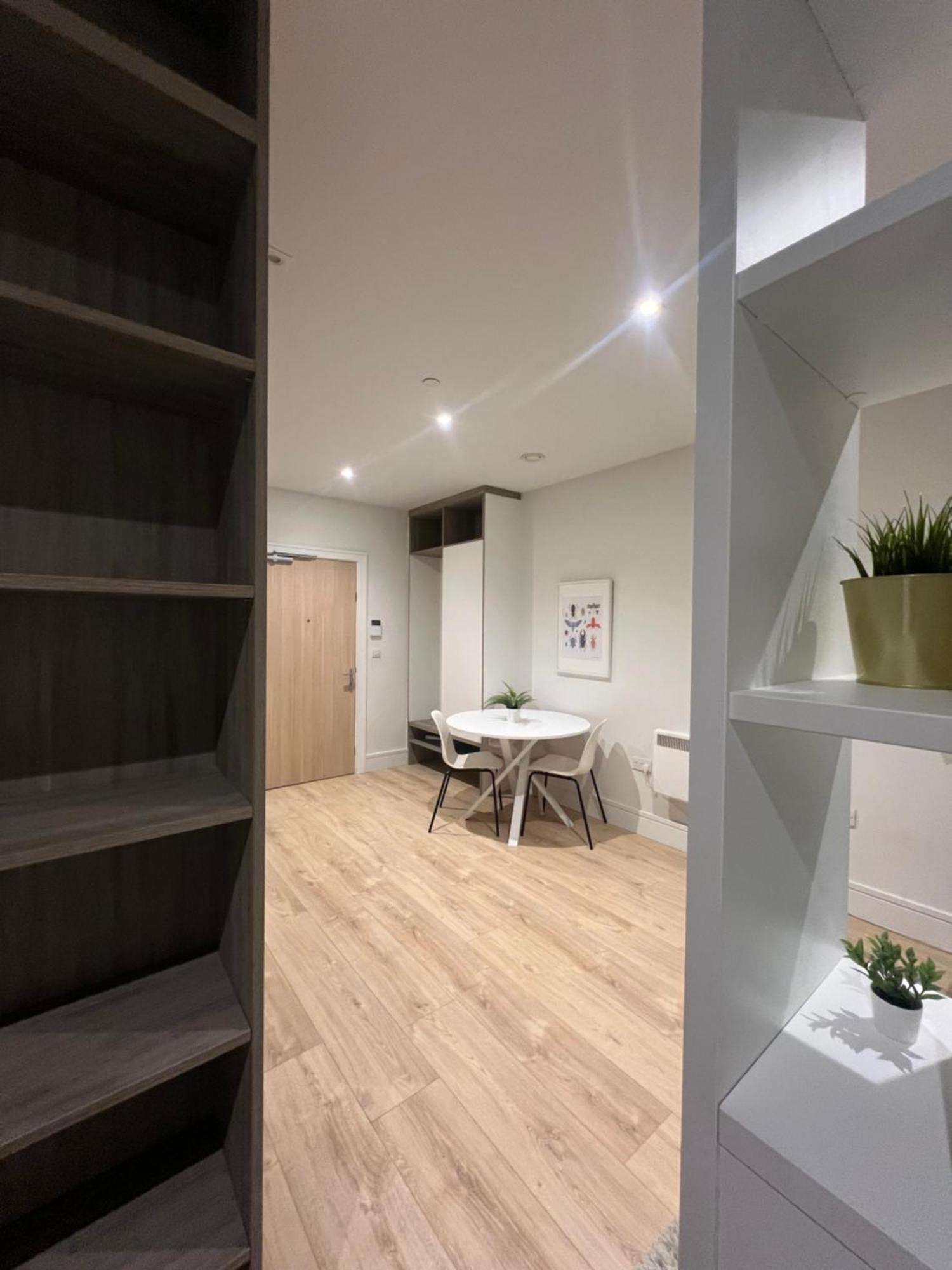 Apartamento London Heathrow Airport Voyager House Terminal 12345 - Ev Electric And Parking Available!